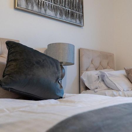 Lovely 2 Bed Penthouse In Loughton Central Location Apartment Exterior foto