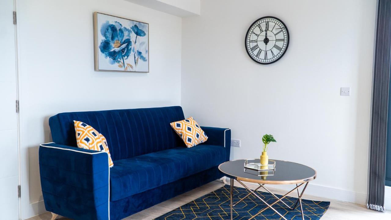 Lovely 2 Bed Penthouse In Loughton Central Location Apartment Exterior foto