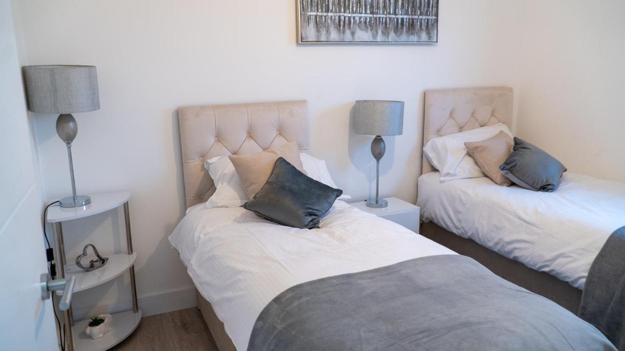 Lovely 2 Bed Penthouse In Loughton Central Location Apartment Exterior foto