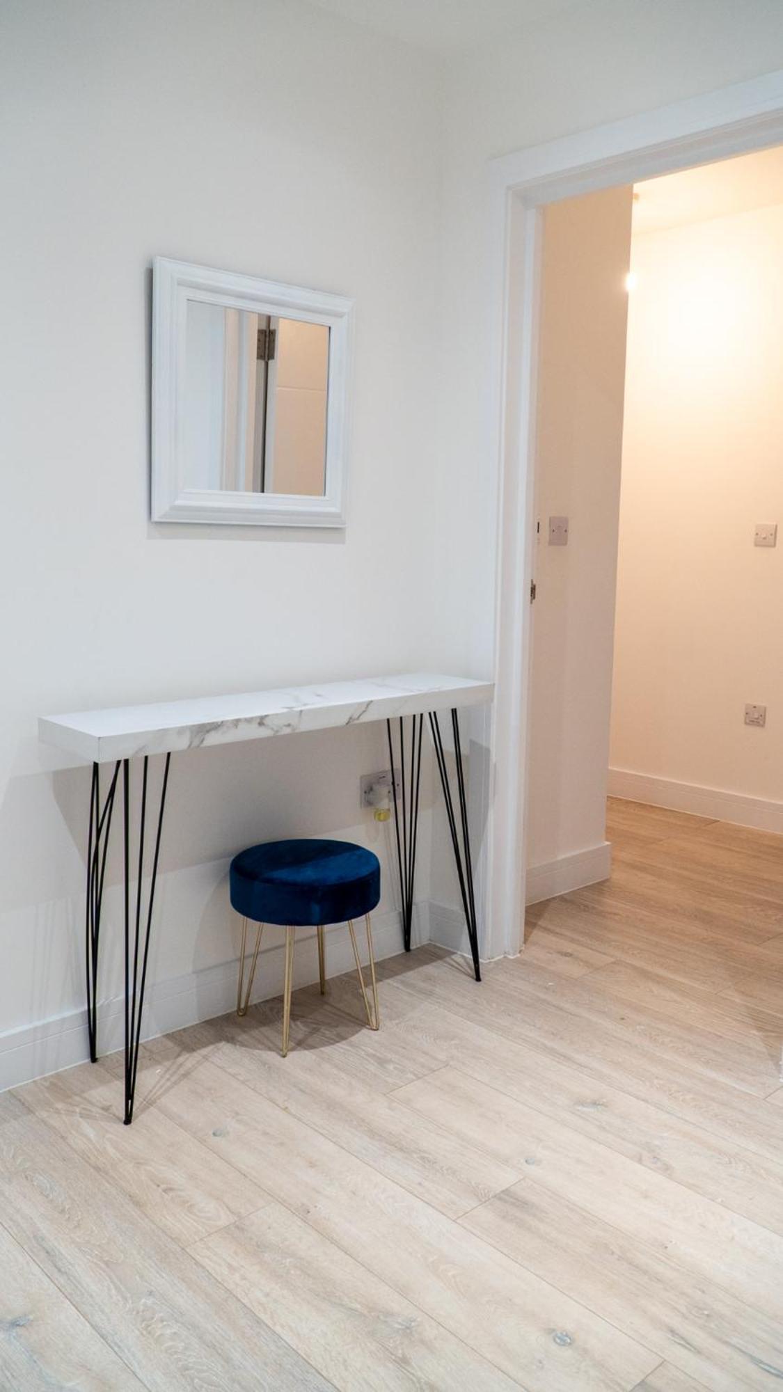 Lovely 2 Bed Penthouse In Loughton Central Location Apartment Exterior foto